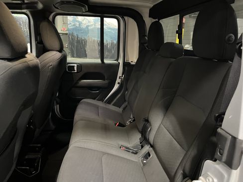 Certified 2023 Jeep Gladiator Overland image 15