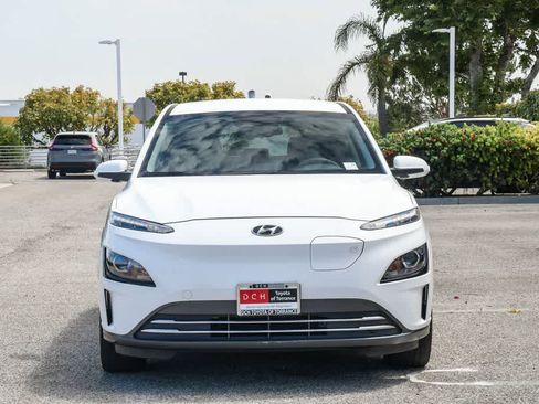 Used 2023 Hyundai Kona SE FWD image 2