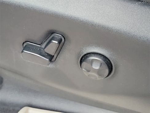 Used 2020 Chrysler Pacifica Limited image 20