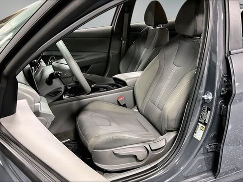 Used 2025 Hyundai Elantra SE FWD image 20
