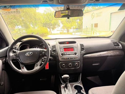 Used 2014 Kia Sorento LX FWD image 13