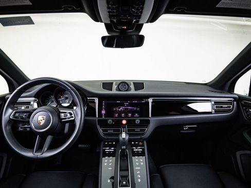 Certified 2026 Porsche Macan AWD/4WD image 25