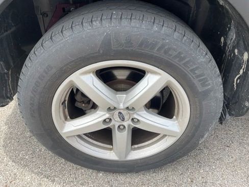 Used 2019 Ford Explorer XLT w/ Equipment Group 202A FWD image 12