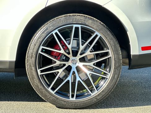 Used 2023 Porsche Macan S image 30