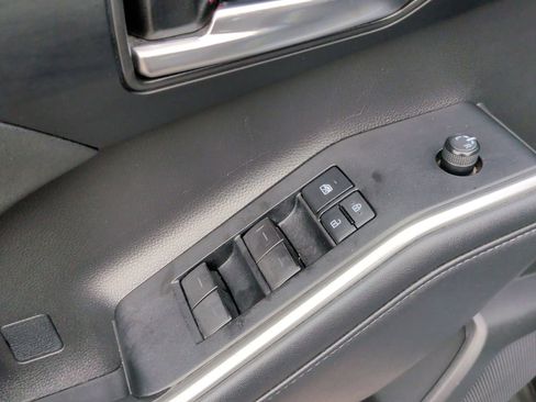 Used 2021 Toyota Highlander XLE FWD image 9