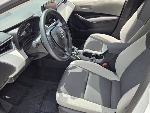 Used 2025 Toyota Corolla LE FWD image 11