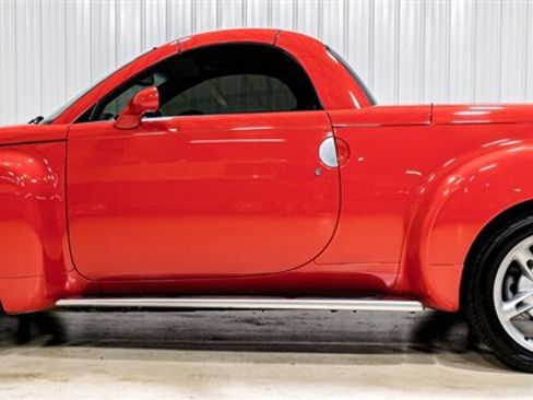 Used 2004 Chevrolet SSR w/ Preferred Equipment Group RWD image 2