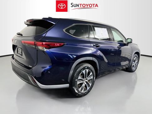 Used 2021 Toyota Highlander XLE FWD image 4