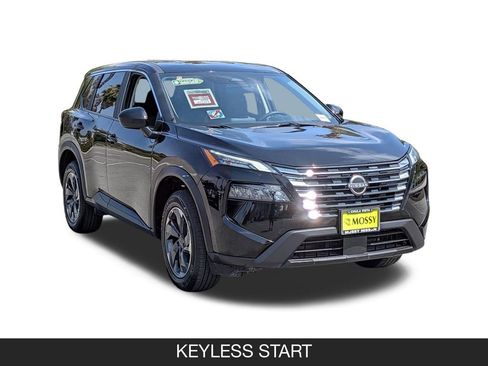 Used 2025 Nissan Rogue SV FWD image 2