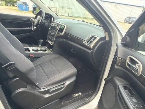 Used 2012 Jeep Grand Cherokee Laredo w/ Laredo E Group AWD/4WD image 13