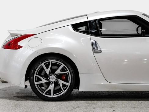 Used 2013 Nissan 370Z Touring w/ Sport Pkg RWD image 16