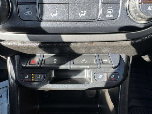 Used 2018 Chevrolet Colorado LT w/ Redline Special Edition image 28