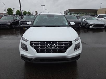 New 2025 Hyundai Venue SEL