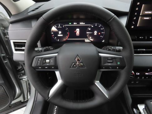 New 2026 Mitsubishi Outlander SE AWD/4WD image 11
