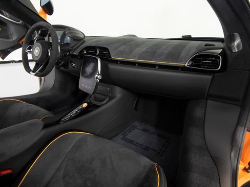 Used 2025 McLaren Artura Spider image 29