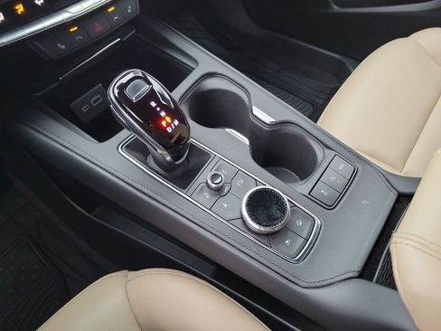 Certified 2024 Cadillac XT4 Luxury w/ Cold Weather Package image 14