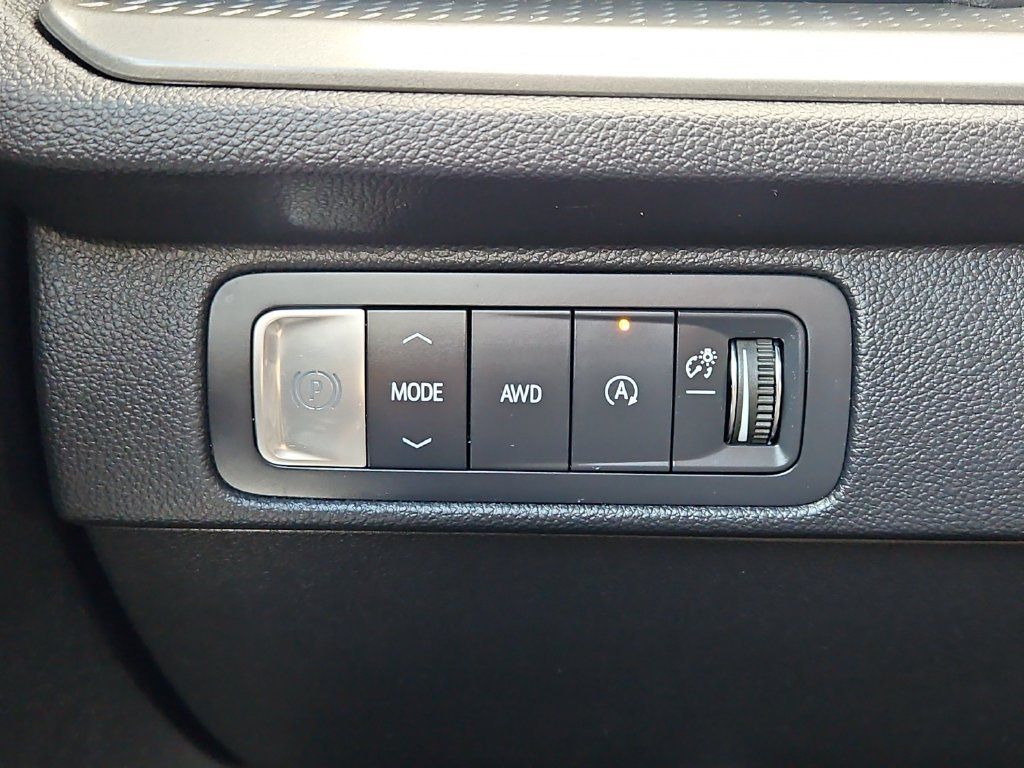 Used 2024 Chevrolet Traverse LS w/ Midnight/Sport Edition AWD/4WD image 16