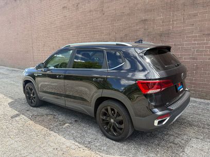 Used 2023 Volkswagen Taos SE w/ Panoramic Sunroof Package