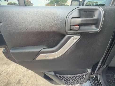 Used 2016 Jeep Wrangler Unlimited Sahara w/ Connectivity Group image 21