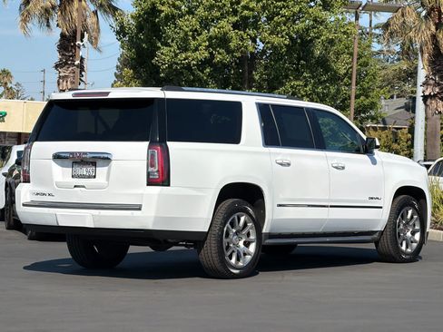 Used 2020 GMC Yukon XL Denali RWD image 4