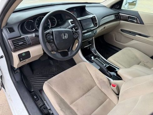 Used 2017 Honda Accord EX image 11