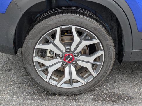 Certified 2023 Kia Seltos SX w/ SX Sunroof Package AWD/4WD image 8