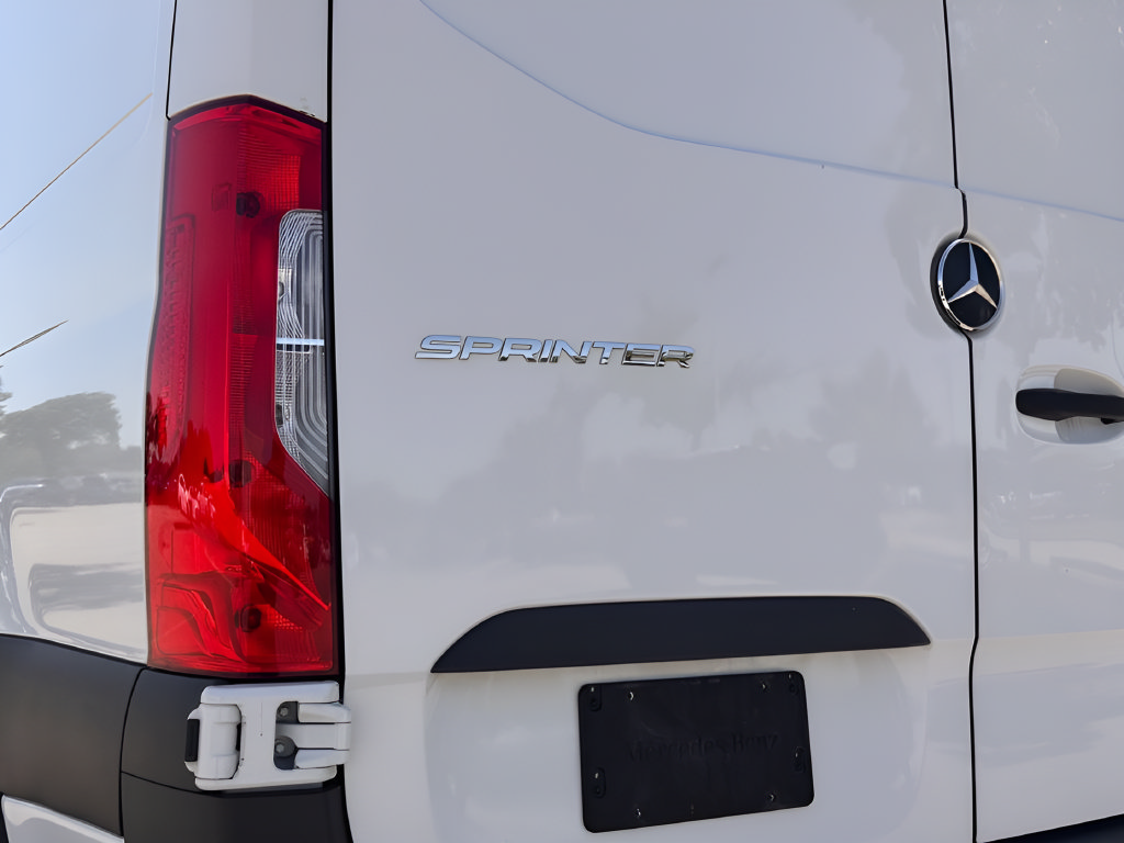 Used 2025 Mercedes-Benz Sprinter 2500 image 22