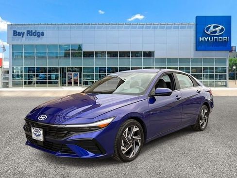 Used 2025 Hyundai Elantra SEL image 10