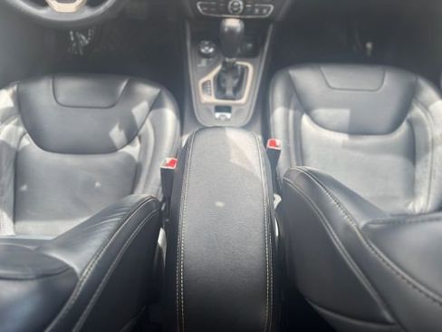 Used 2017 Jeep Cherokee Limited image 16