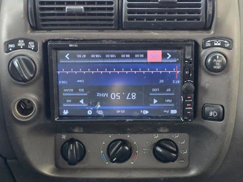 Used 2001 Ford Explorer Sport Trac 4x4 image 15