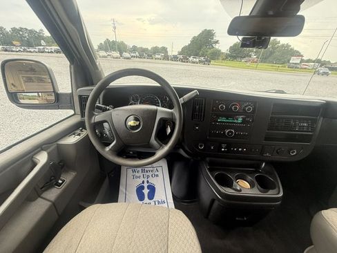 Used 2020 Chevrolet Express 3500 LT w/ LT Preferred Equipment Group RWD image 11