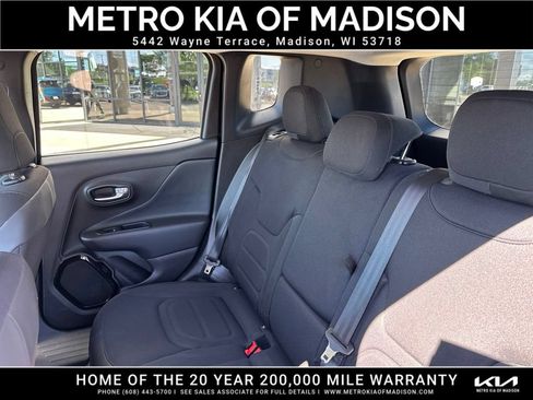 Used 2017 Jeep Renegade Altitude AWD/4WD image 28
