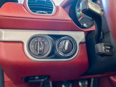 Used 2021 Porsche 718 Boxster RWD image 38