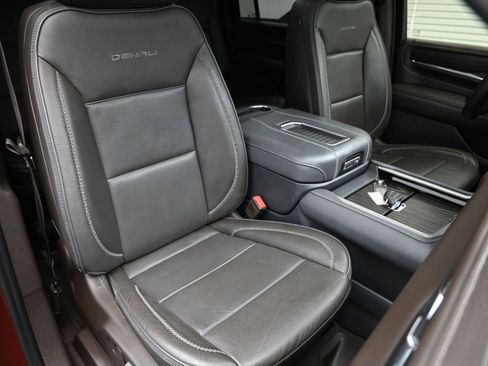 Used 2022 GMC Yukon XL Denali image 43