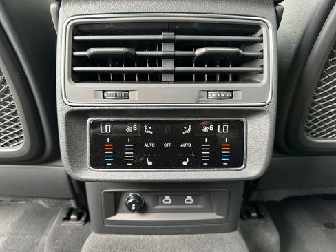 Used 2024 Audi SQ8 Prestige w/ Prestige Package AWD/4WD image 18