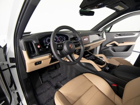 New 2026 Porsche Cayenne image 4
