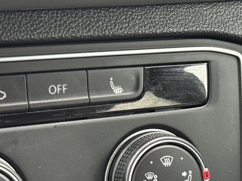 Used 2022 Volkswagen Atlas Cross Sport SE image 14