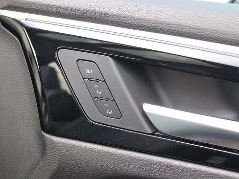 Used 2025 Mitsubishi Outlander 4WD Plug-In Hybrid image 34