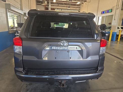 Used 2011 Toyota 4Runner SR5 w/ Convenience Pkg AWD/4WD image 6