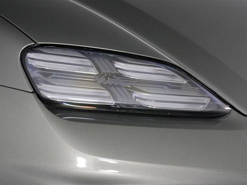 Used 2025 Porsche Macan Electric image 26