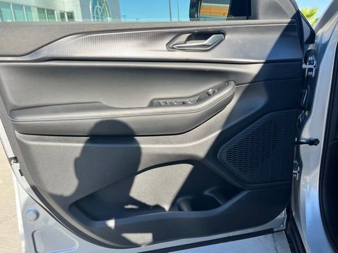 New 2025 Jeep Grand Cherokee L Altitude image 16