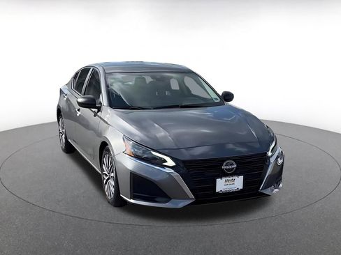 Used 2025 Nissan Altima 2.5 SV FWD image 3