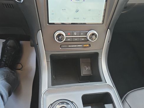 Used 2021 Ford Edge SEL image 20