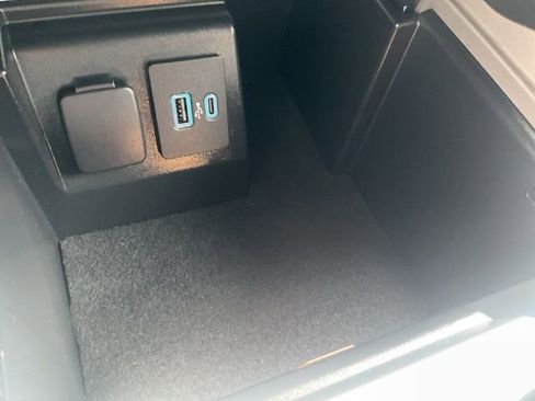 Used 2022 Ford Explorer XLT AWD/4WD image 19