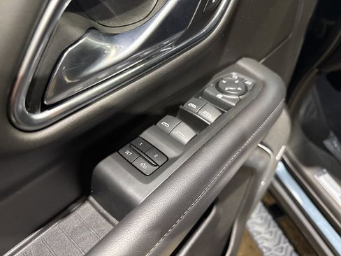 Used 2021 Chevrolet Suburban Z71 image 18