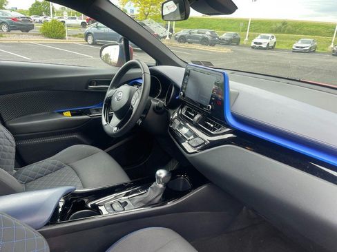 Used 2021 Toyota C-HR XLE FWD image 6