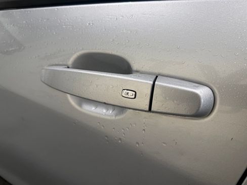 Used 2019 Chevrolet Equinox LS w/ LS Convenience Package FWD image 3
