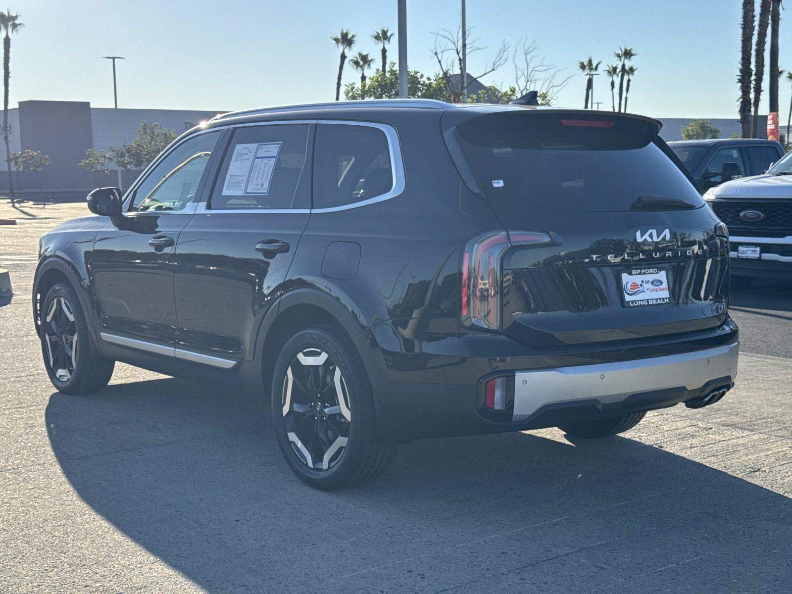 Used 2024 Kia Telluride EX w/ EX Captain's Chair Package FWD image 5