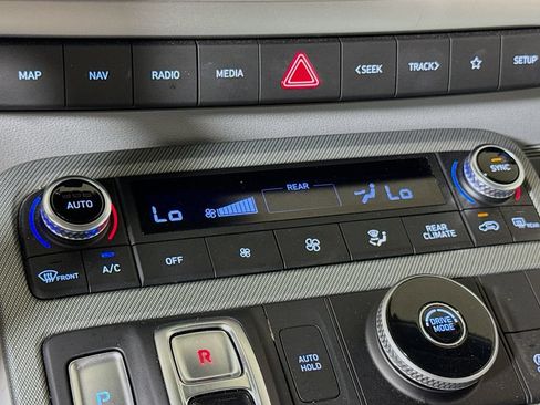 Used 2025 Hyundai Palisade SEL FWD image 14