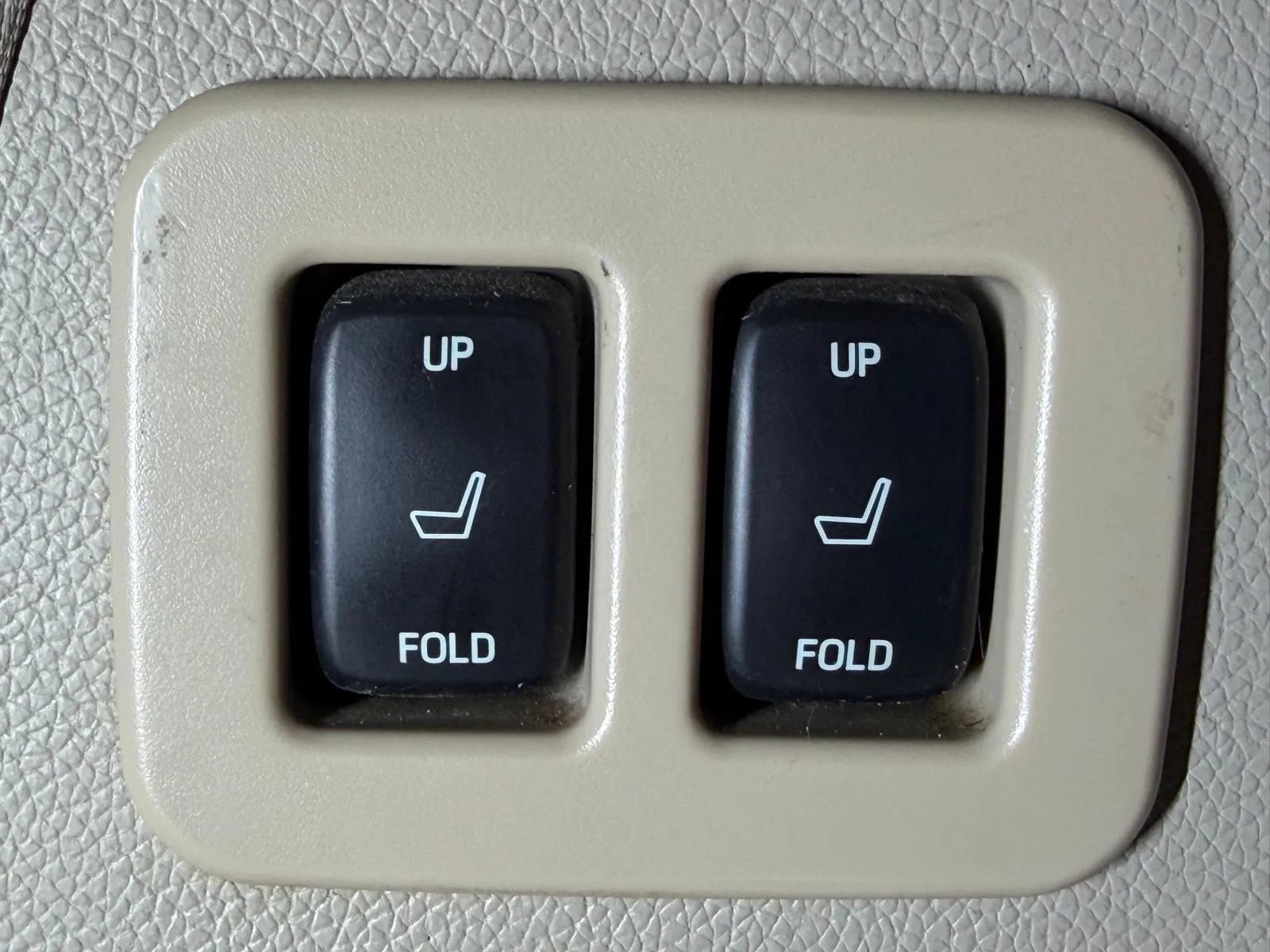 Used 2013 Ford Expedition Limited RWD image 16
